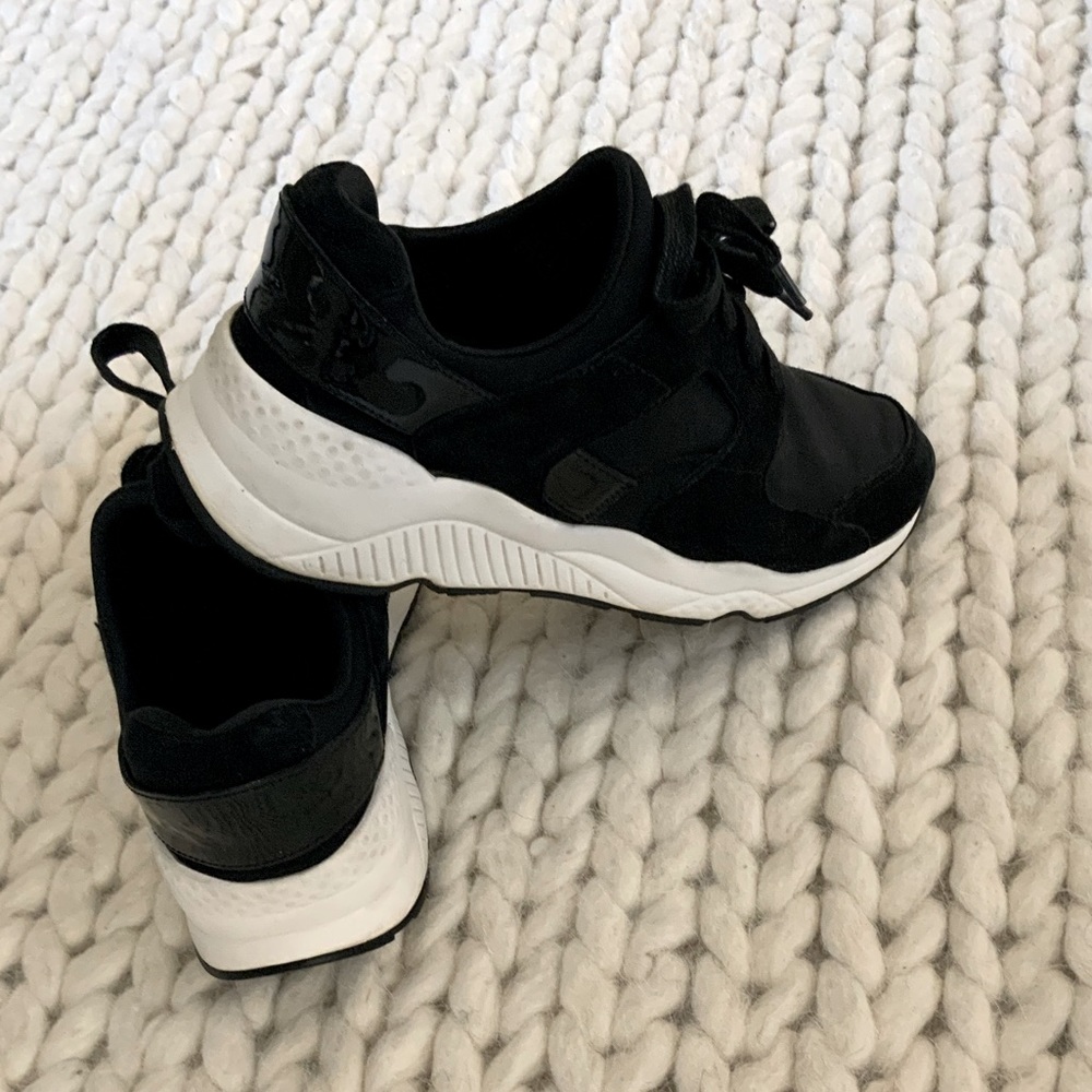 Halogen sneakers
